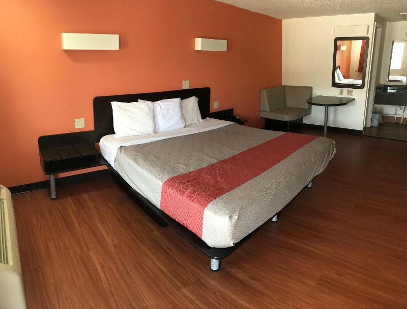 Motel 6 Troutville, VA image