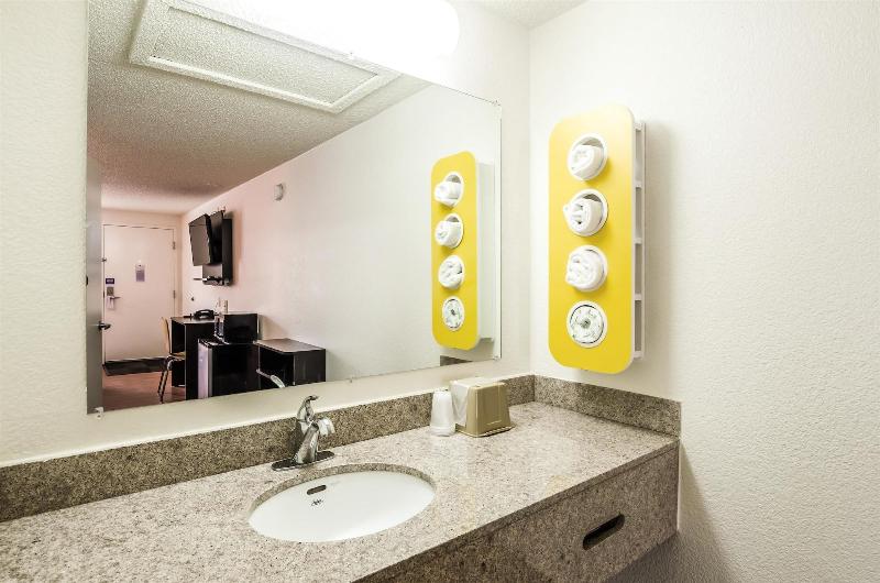 Motel 6 Troutville, VA image