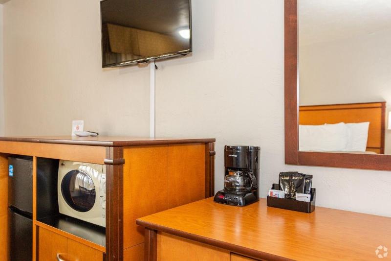 Anchor Bay Inn By OYO Reedsport image 6