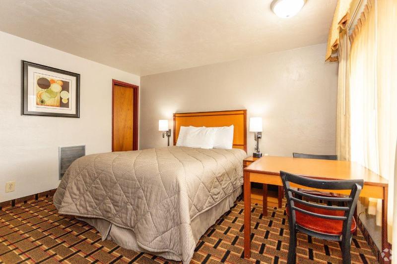 Anchor Bay Inn By OYO Reedsport image 1