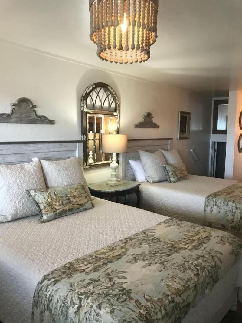 Bandon Marina Inn image