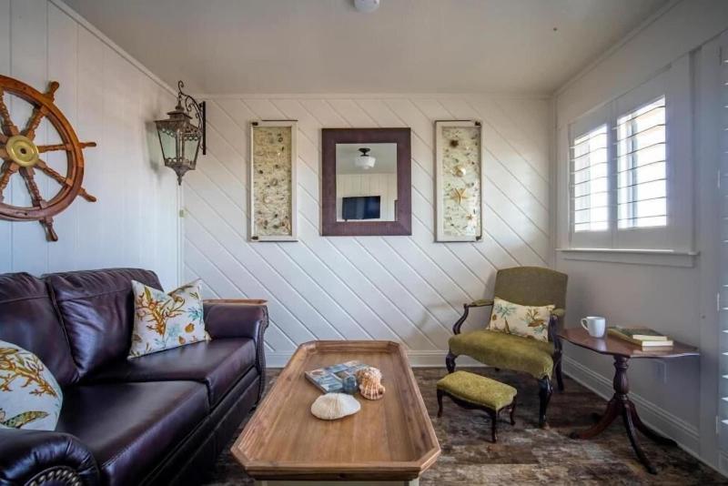 Bandon Marina Inn image