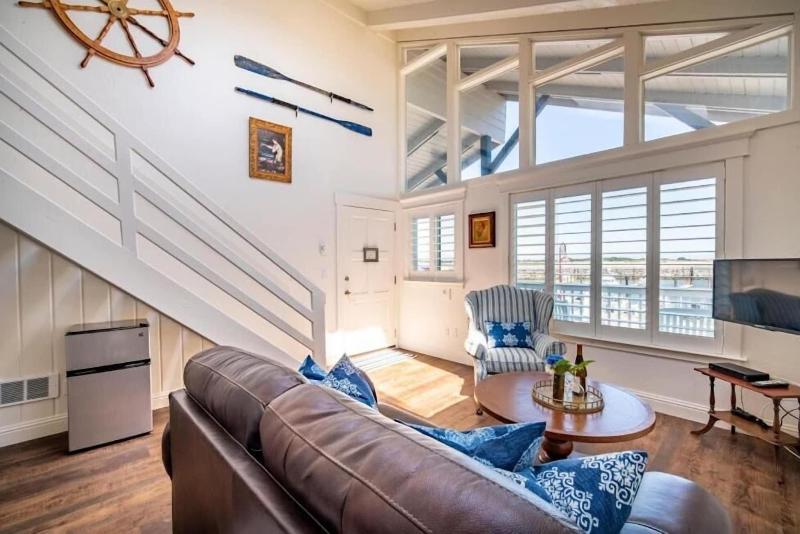 Bandon Marina Inn image