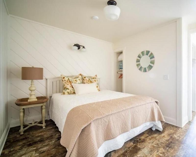 Bandon Marina Inn image