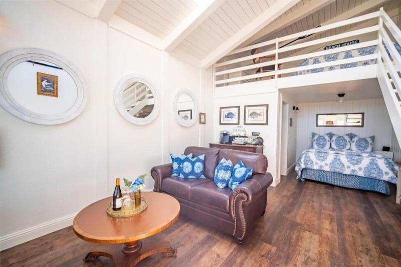 Bandon Marina Inn image