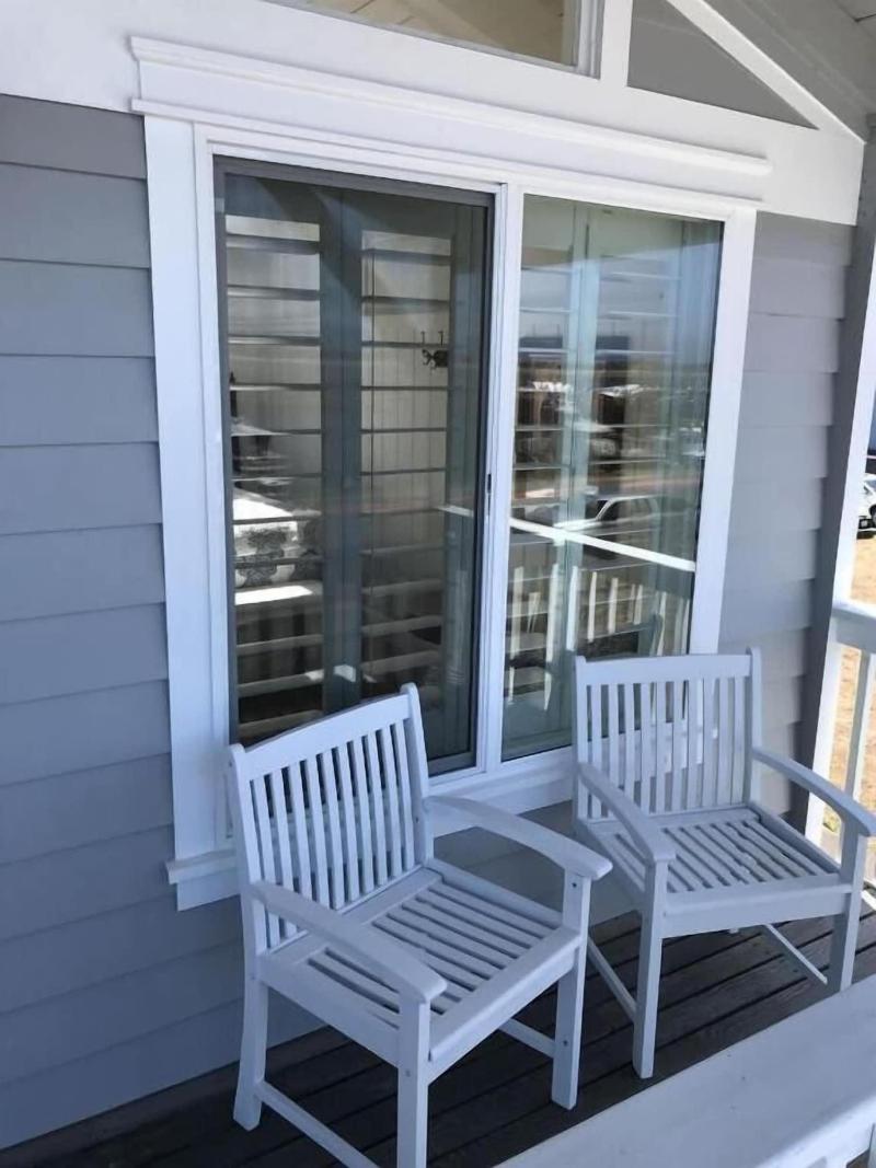 Bandon Marina Inn image