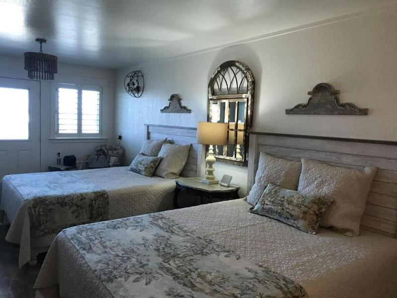 Bandon Marina Inn image
