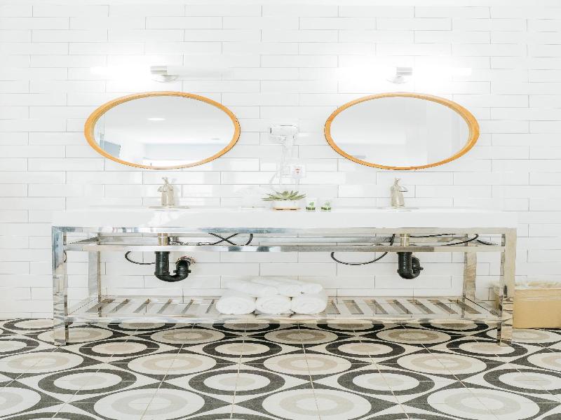 The Belmont Shore Inn image