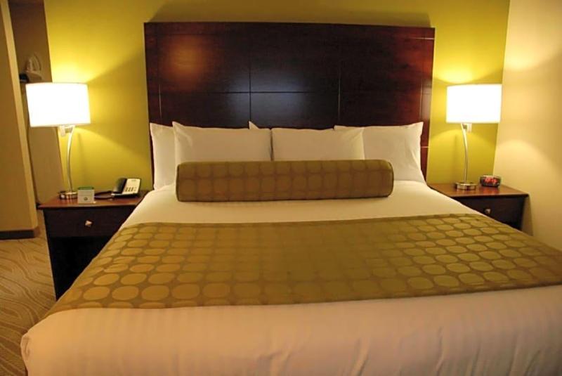 Comfort Inn & Suites Marquette - Prairie du Chien image