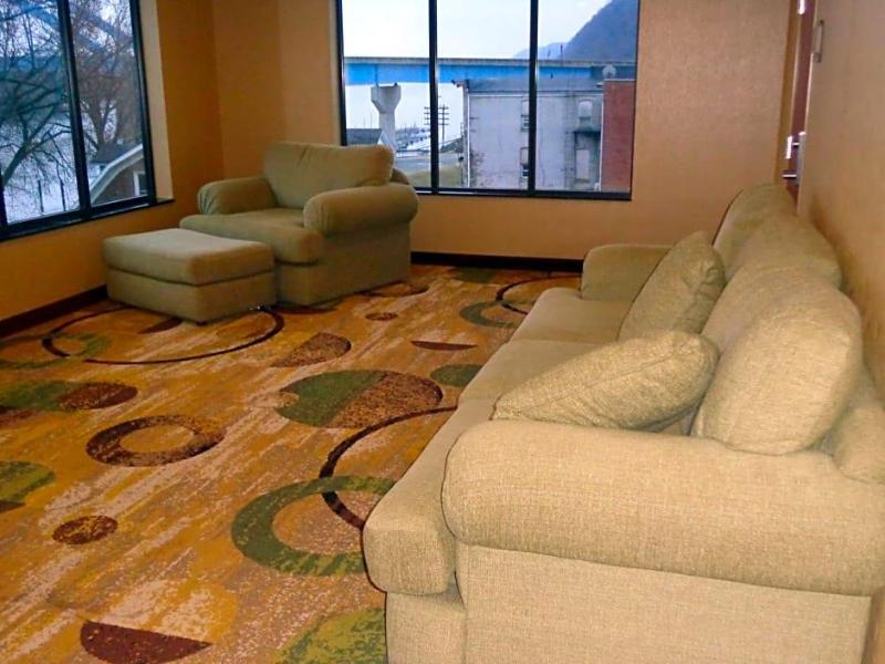 Comfort Inn & Suites Marquette - Prairie du Chien image