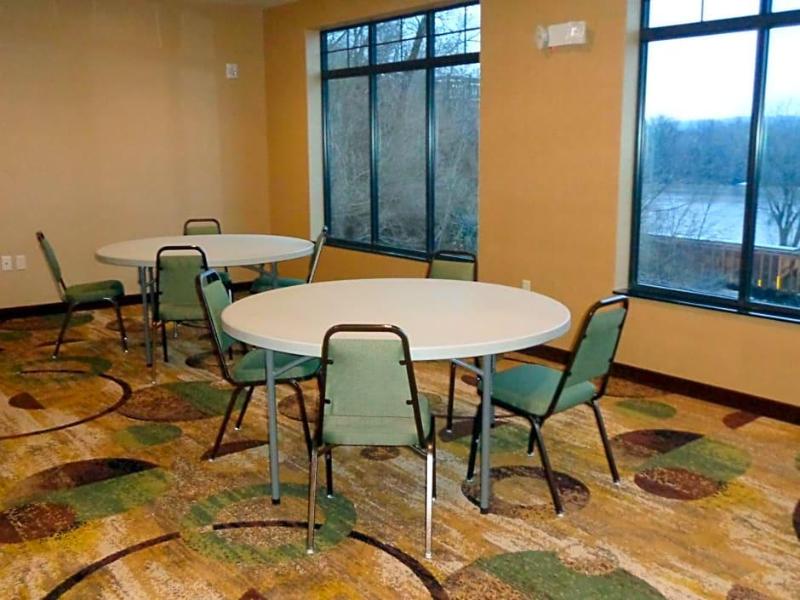 Comfort Inn & Suites Marquette - Prairie du Chien image