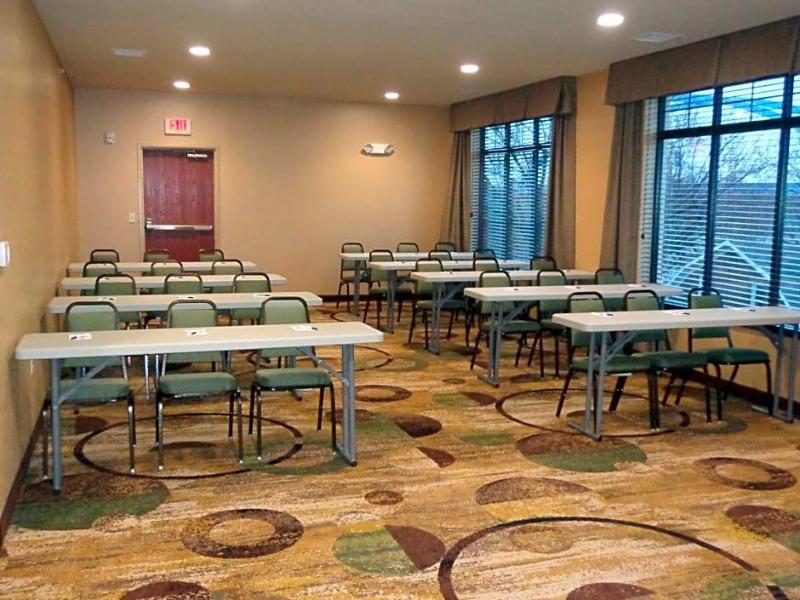 Comfort Inn & Suites Marquette - Prairie du Chien image