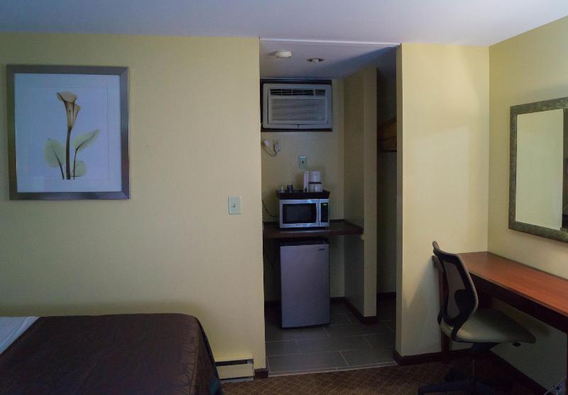 Sullivan Trail Inn & Suites image