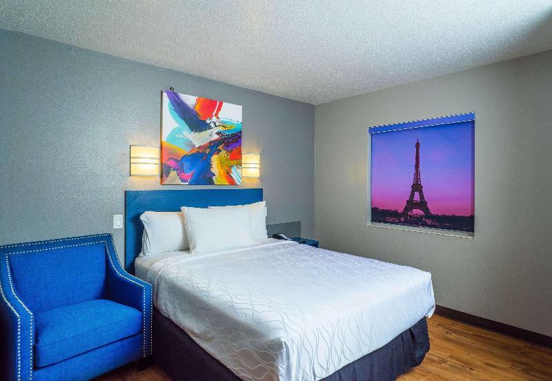 Studio Z Ascend Hotel Collection image