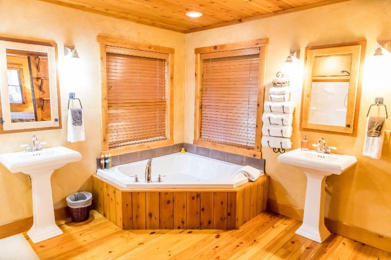 Ruidoso Lodge Cabins image