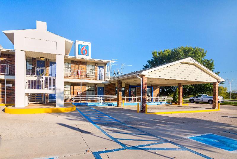 Motel 6 Lawton, OK image
