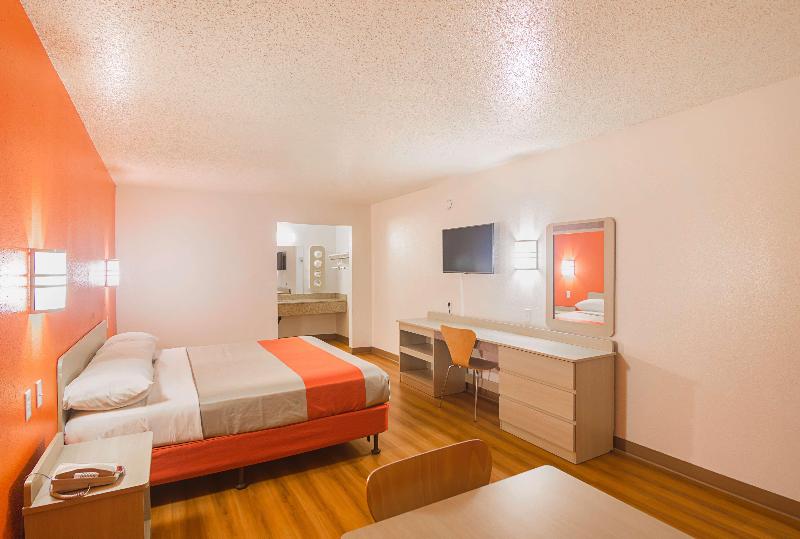 Motel 6 Lawton, OK image
