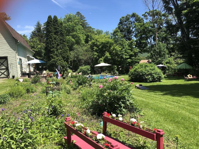 18 Vine Inn & Carriage House image