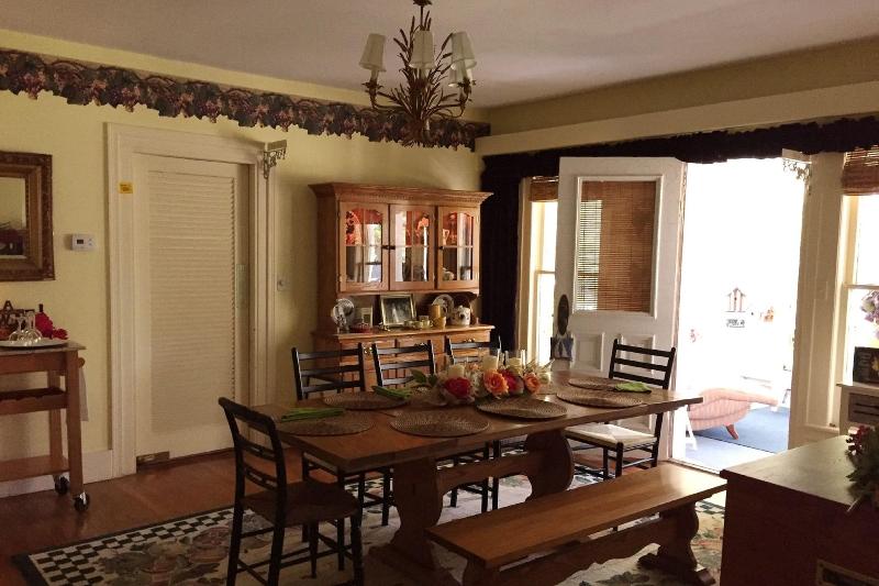 18 Vine Inn & Carriage House image
