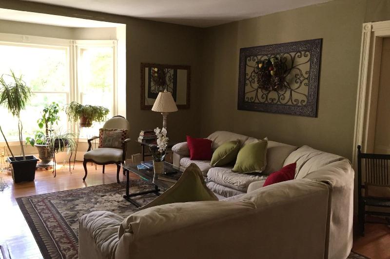 18 Vine Inn & Carriage House image