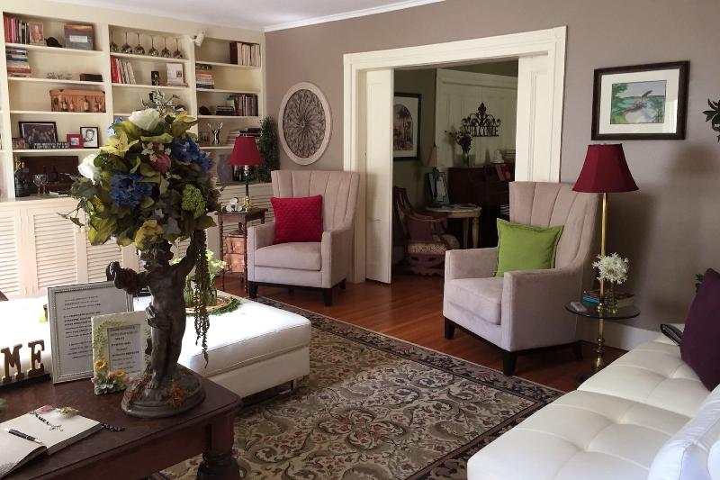 18 Vine Inn & Carriage House image