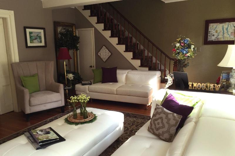 18 Vine Inn & Carriage House image