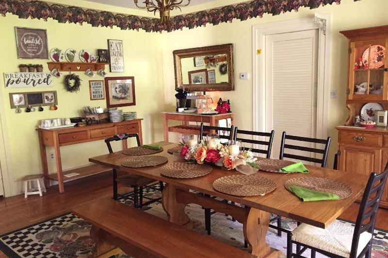 18 Vine Inn & Carriage House image