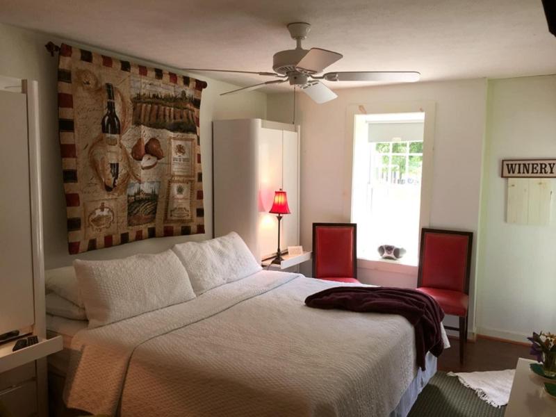 18 Vine Inn & Carriage House image
