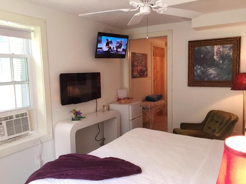 18 Vine Inn & Carriage House image