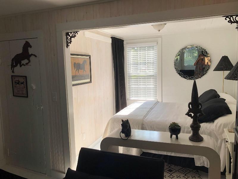 18 Vine Inn & Carriage House image