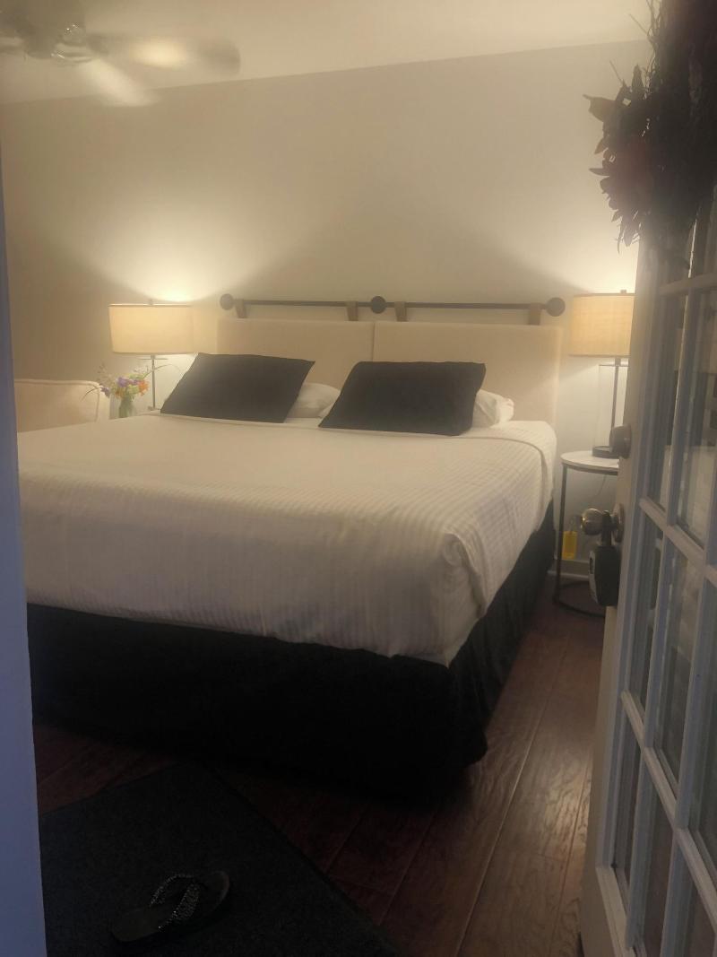 18 Vine Inn & Carriage House image