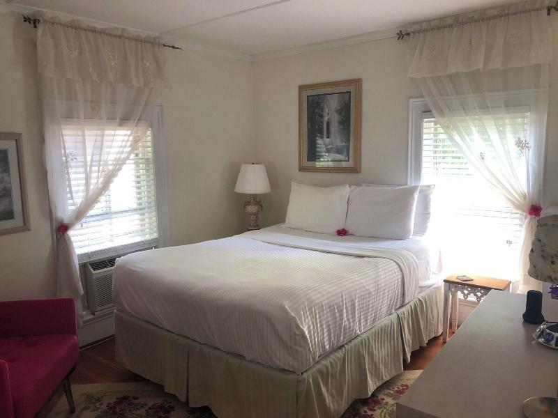 18 Vine Inn & Carriage House image