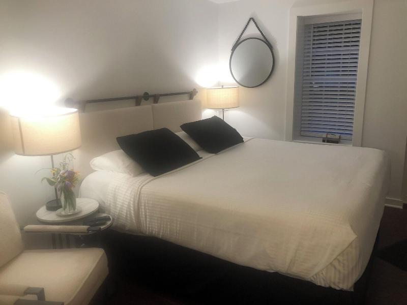 18 Vine Inn & Carriage House image