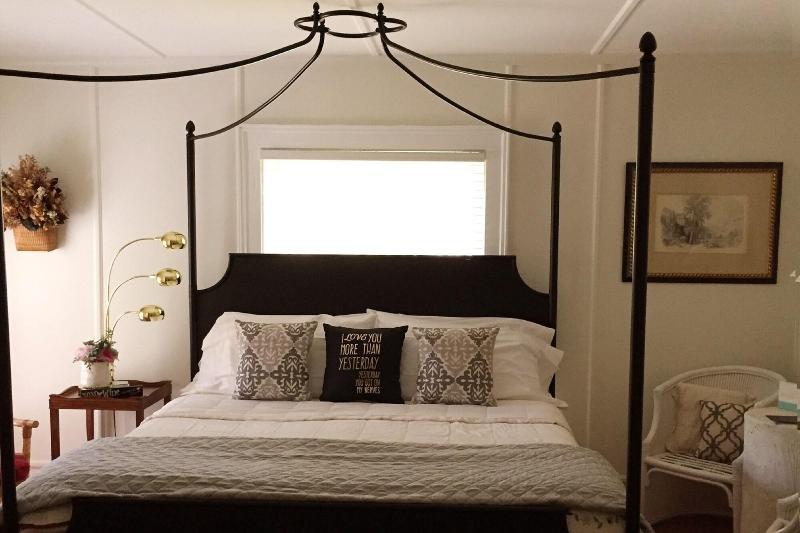18 Vine Inn & Carriage House image