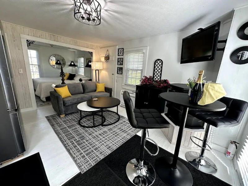 18 Vine Inn & Carriage House image