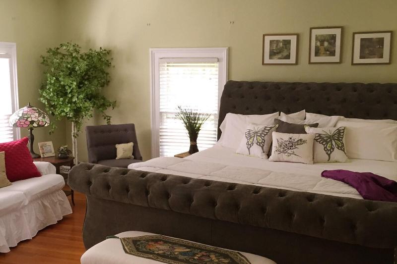 18 Vine Inn & Carriage House image