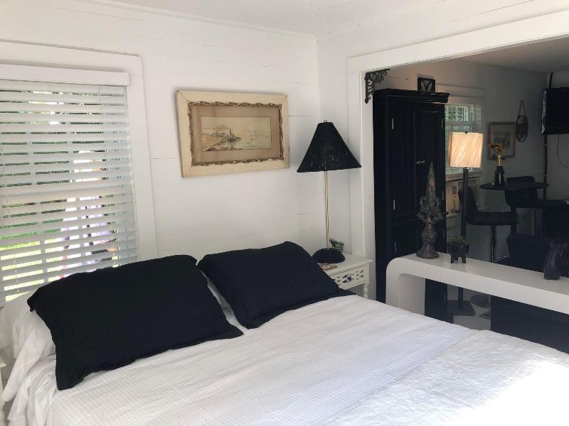 18 Vine Inn & Carriage House image