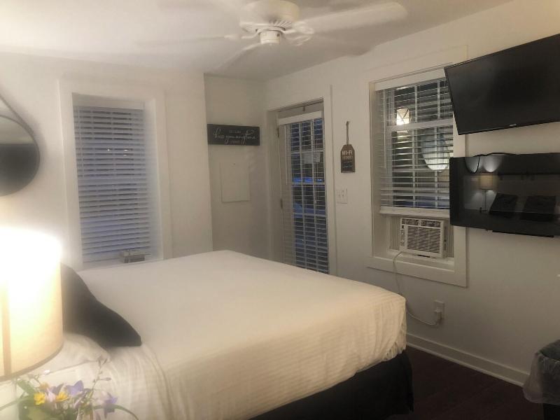 18 Vine Inn & Carriage House image