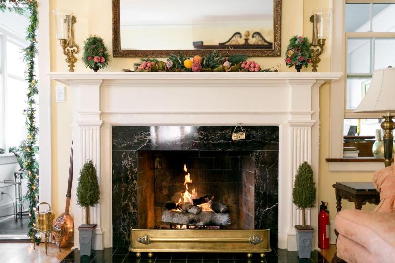 1810 Emerson House Bed & Breakfast-Adults Only