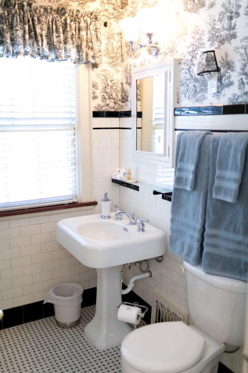 1810 Emerson House Bed & Breakfast-Adults Only image