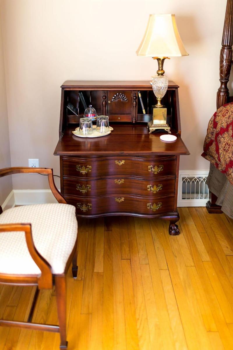 1810 Emerson House Bed & Breakfast-Adults Only image