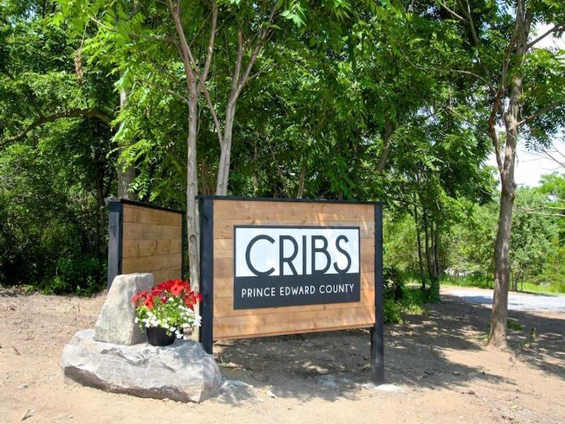 Cribs On The Hill — general view