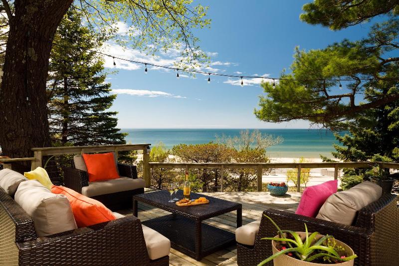 Looking Glass Beachfront Inn image