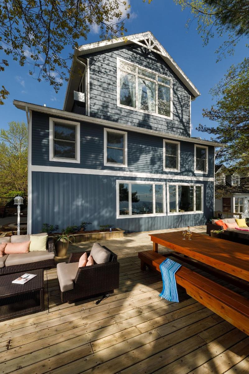 Looking Glass Beachfront Inn image