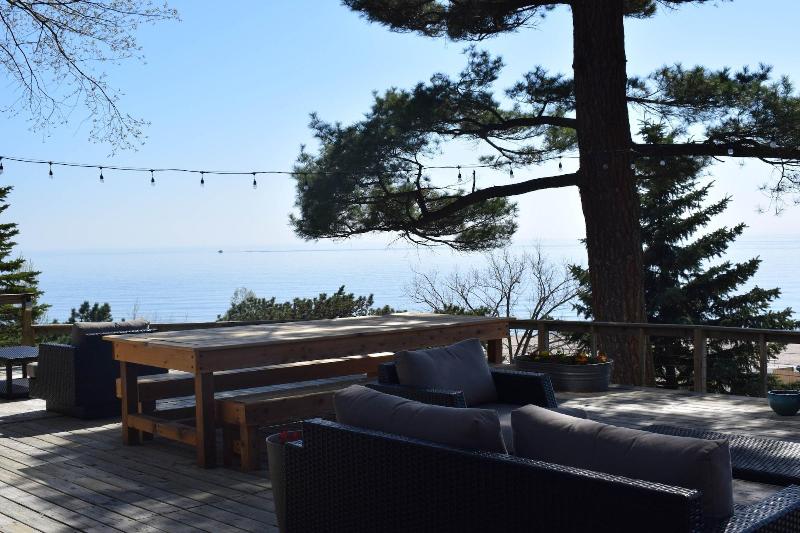 Looking Glass Beachfront Inn image