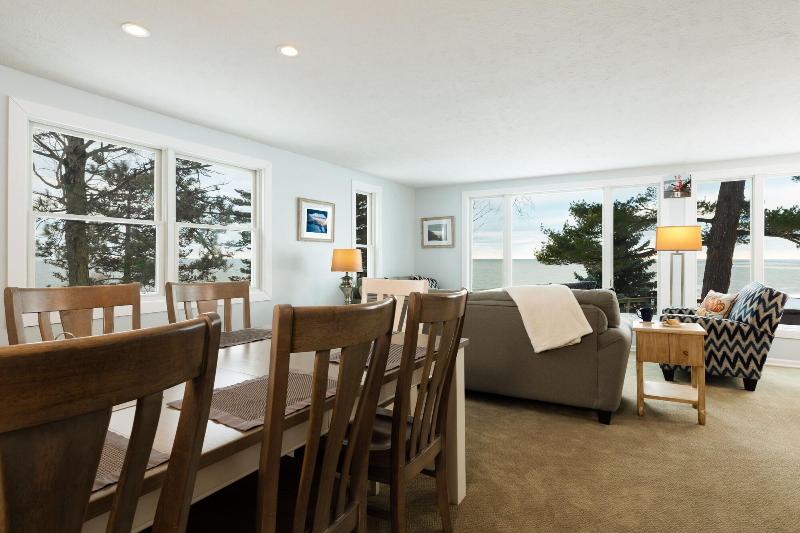 Looking Glass Beachfront Inn image