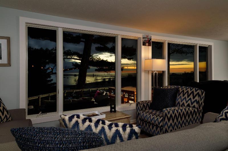 Looking Glass Beachfront Inn image