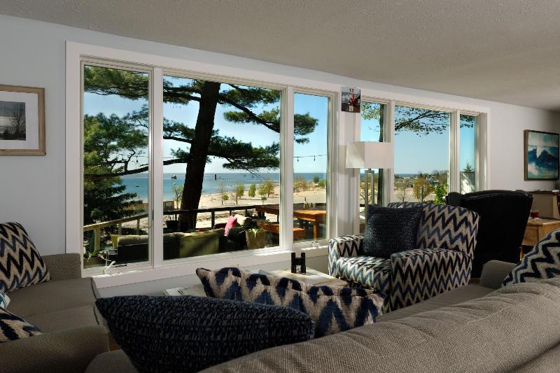 Looking Glass Beachfront Inn image