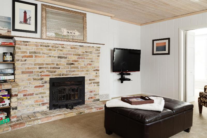 Looking Glass Beachfront Inn image