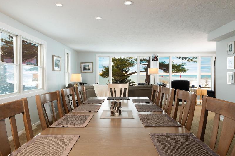 Looking Glass Beachfront Inn image